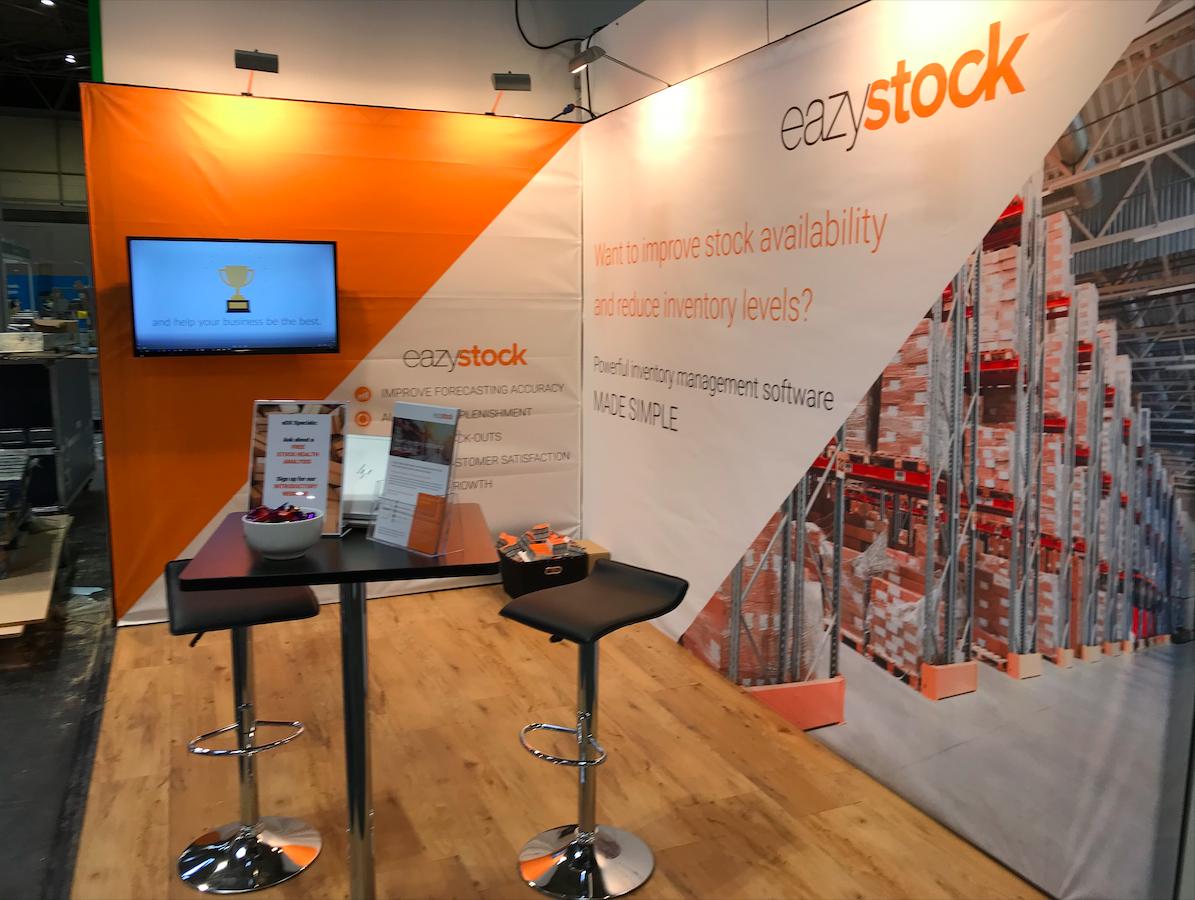 FixedPriceStand's tweet image. Here's a stand we built at #IRX19 for @EazyStock last April.  A great looking stand produced on a very tight budget.  Design &amp;amp; build, TV screens, lighting,  furniture &amp;amp; floor all included in the price.