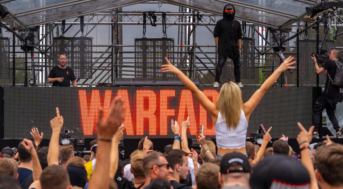 The crowd showed their unwavering support for <a href="/WarfaceOfficial/">Warface</a> ‘Heavy Artillery’ Live at the ALLSTARS Mainstage! 🙌