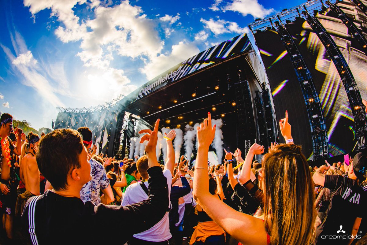 Creamfields's tweet image. Stay fully charged at Creamfields this summer 🙌⚡︎
Hit up our official charging partners @chargecandy to stay at 💯% all weekend
Make the most of their pre-Cream sale below 👇
bit.ly/ChargeCandy_Cr…