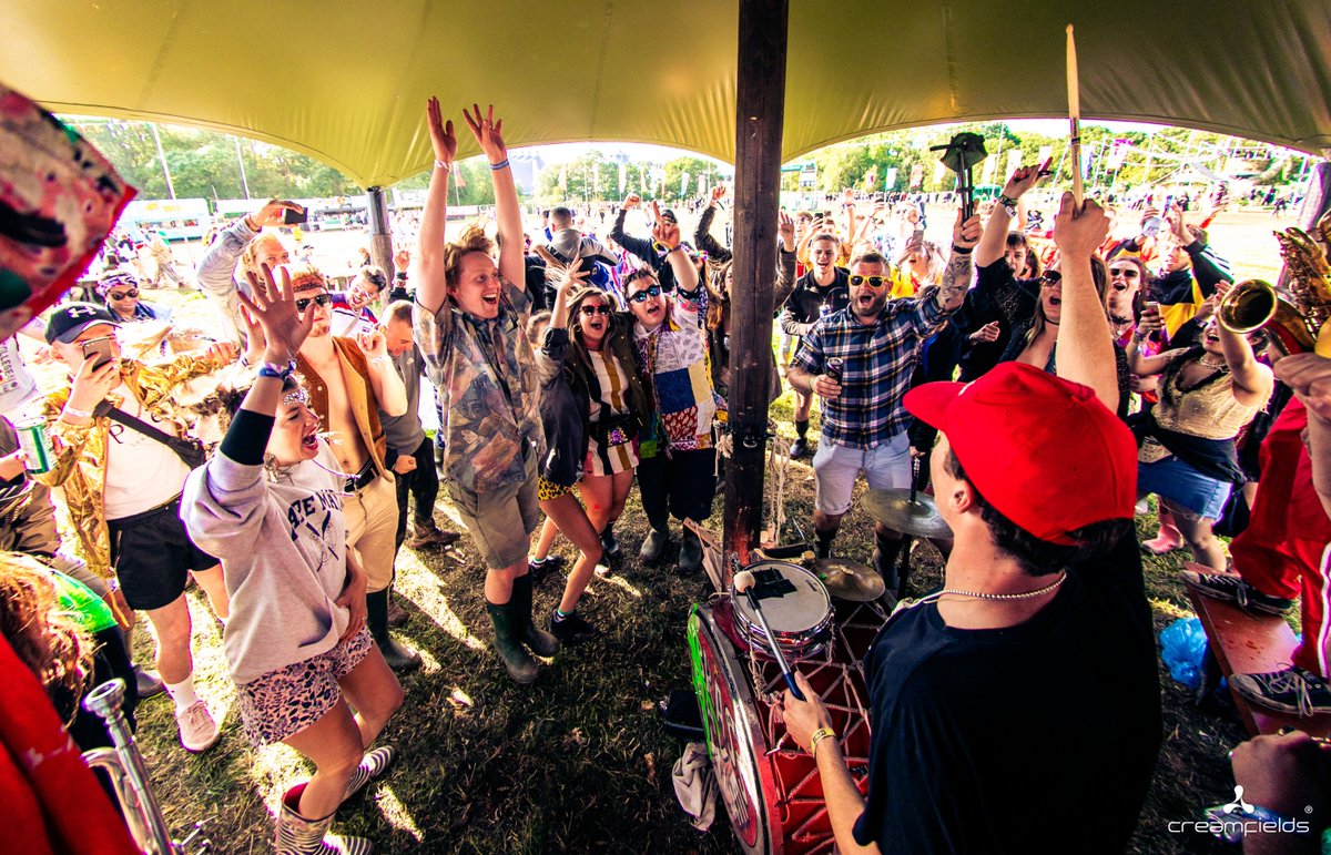 Creamfields's tweet image. Stay fully charged at Creamfields this summer 🙌⚡︎
Hit up our official charging partners @chargecandy to stay at 💯% all weekend
Make the most of their pre-Cream sale below 👇
bit.ly/ChargeCandy_Cr…