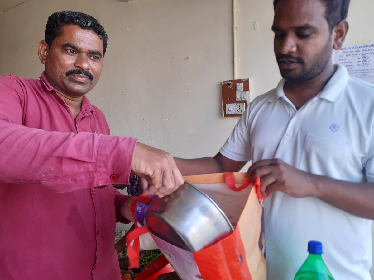 GROUNDWATERWNP's tweet photo. As a part of
 "Plastic free wanaparthy" , 
went to the vegetable market With a hand bag from home ...and asked shopkeeper to do not encourage plastic covers...
"Avoide Plastic-Save Mother Earth" 
GWD ,WANAPARTHY 
@Collector_WNP @MC_Wanaparthy https://t.co/SAKmFHLmvB