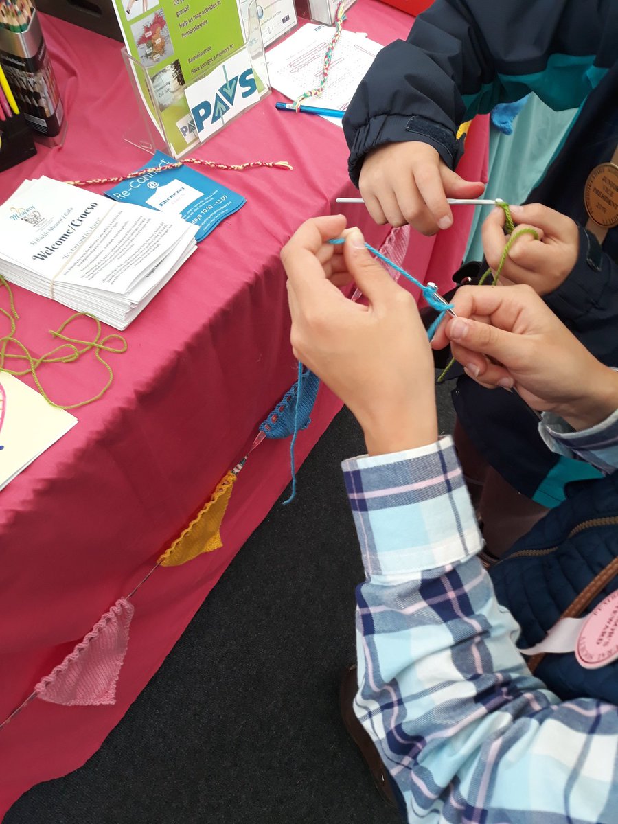 CCPembsSouth1's tweet photo. @ The County Show 🐎🦅🤟🐄🐖🐴🐓🦃🐑 @CCPembs 
#Connecting #friends #friendshipbracelet https://t.co/5PLBUnbTrG