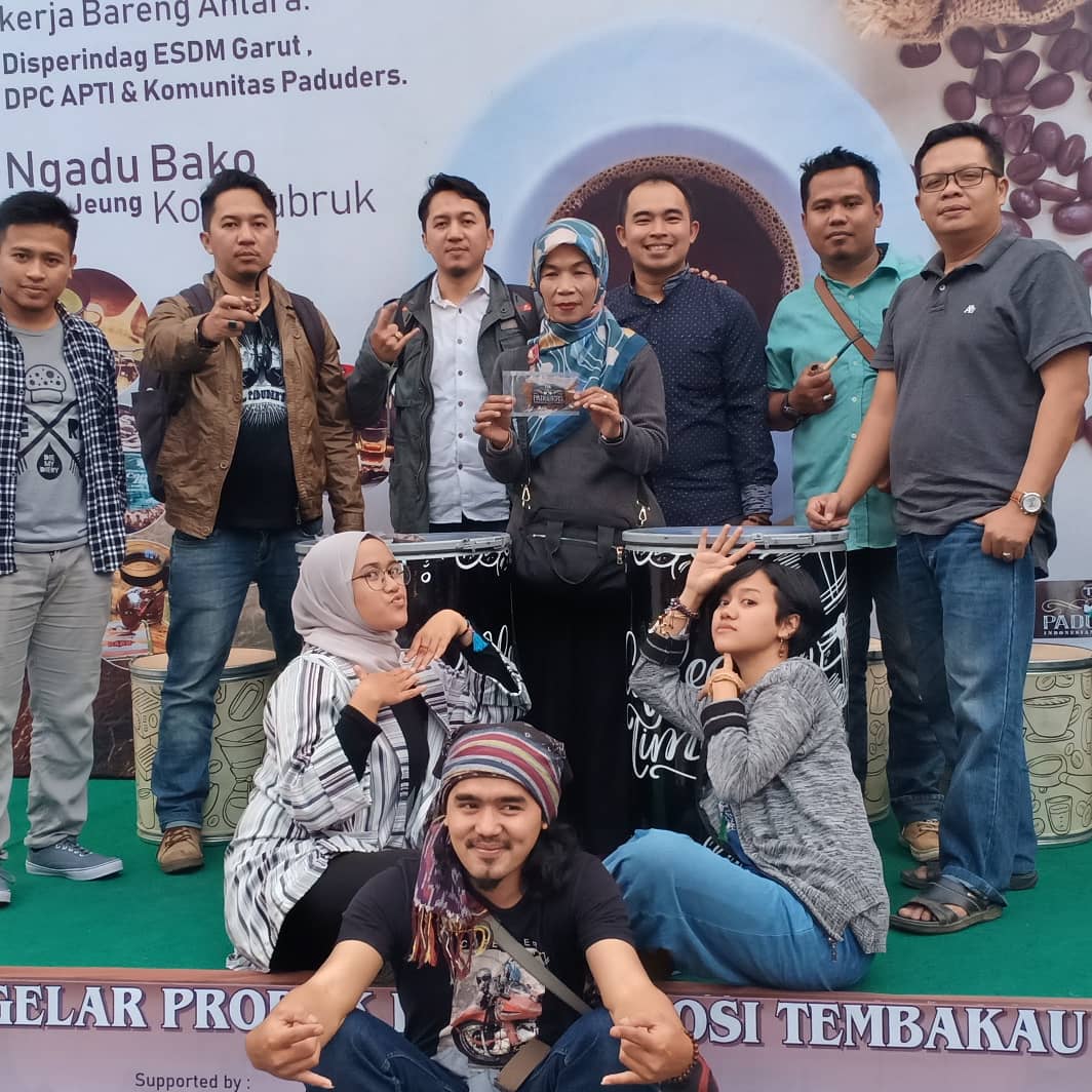 Acengnasir's tweet photo. Dorong potensi ekonomi petani Tembakau dan kopi di Garut #ngabako #paduders #kopi https://t.co/ceLh4O5tca