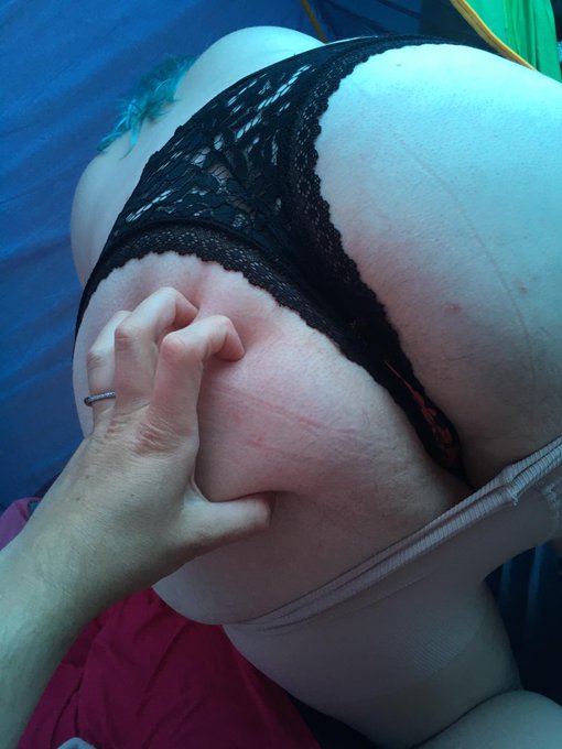 Having my first MMF threesome tonight! What would you like me to wear..? Plus hair and makeup? #threesome<a href="/tag/ass"class="tags"><span>#ass</span></a><a href="/tag/bbw"class="tags"><span>#bbw</span></a><a href="/tag/horny"class="tags"><span>#horny</span></a><a href="/tag/threesome"class="tags"><span>#threesome</span></a><a href="/tag/wednesdaymotivat"class="tags"><span>#wednesdaymotivat</span></a>