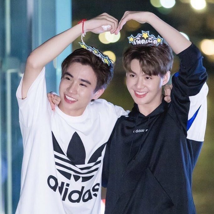 yuri12BKPP's tweet photo. @TutorHeart1 @WeLoveYThai Perth❤️Saint 
ทุกคนต้องบอกเหม็นความรัก คู่จิ้นแห่งปี 61-62 ได้รับรางวัลเยอะมาก รางวัลฉากจูบแห่งปี รางวัลคู่จิ้นแห่งปี Line TV เทรนด์ทวิตเตอร์ขึ้นเทรน์อันดับ 1 ของไทยตลอด อันดับโลก 1ใน 10 โด่งดังทั้งในไทยและต่างประเทศ ความฟิน จิ้นแบบจุกๆ เรียลสุดๆ
#TRIGON #PerthSaintSation https://t.co/o38VJYaJby