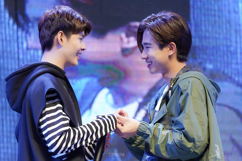 yuri12BKPP's tweet photo. @TutorHeart1 @WeLoveYThai Perth❤️Saint 
ทุกคนต้องบอกเหม็นความรัก คู่จิ้นแห่งปี 61-62 ได้รับรางวัลเยอะมาก รางวัลฉากจูบแห่งปี รางวัลคู่จิ้นแห่งปี Line TV เทรนด์ทวิตเตอร์ขึ้นเทรน์อันดับ 1 ของไทยตลอด อันดับโลก 1ใน 10 โด่งดังทั้งในไทยและต่างประเทศ ความฟิน จิ้นแบบจุกๆ เรียลสุดๆ
#TRIGON #PerthSaintSation https://t.co/o38VJYaJby