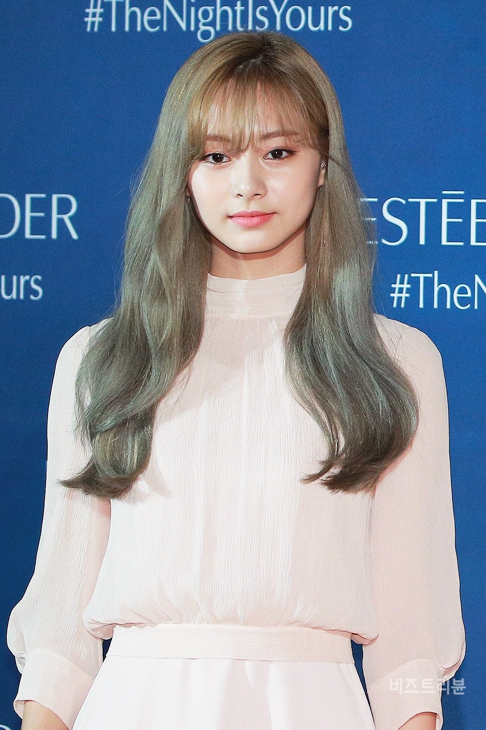 The Seoul Story on X: 📸 What a beauty~ TWICE Tzuyu at an event held by Louis  Vuitton today 💗 @JYPETWICE  / X