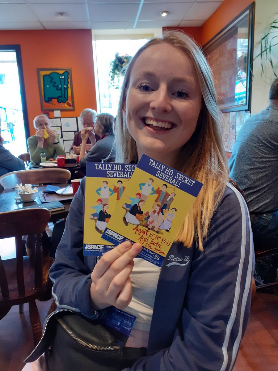 Here's <a href="/ellajulietcart/">Ella Carter</a> posing with our flyers! Het ready to see her on the mile shortly #edfringe #MakeYourFringe