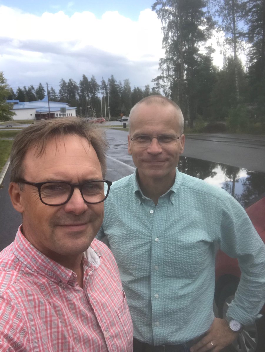 kaikononen's tweet photo. Pikkuserkku @MikaHentunen piipahti koulukeskuksella kertomassa kirjailijan ja kirjeenvaihtajan työstään. Mielenkiintoista tarinointia - kiitos! #taavetti #luumaki #yle #usa https://t.co/D87OFnsx8l