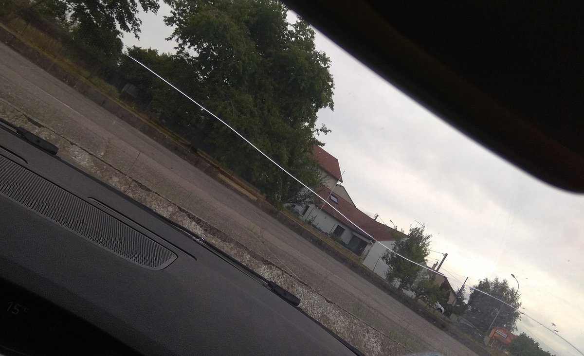 Gothweet's tweet photo. At some point I may have to do something about this... ๐
#crackedwindshield #carproblems #crackingtime https://t.co/84dvFjandR