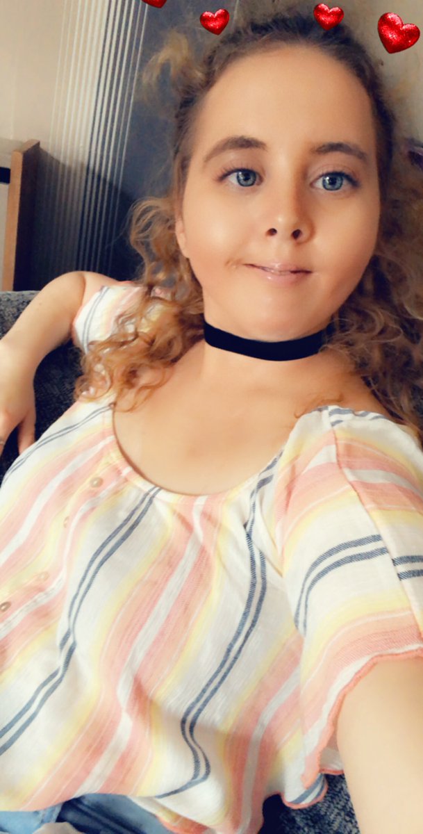 Did my makeup 💄 because I was gonna go out to costa coffee ☕️ with my karate 🥋 friends 👭 but they cancelled at last minute 🙂bug we rearranged it to Friday #dontdarechangemyroutine #autismmoment #confused