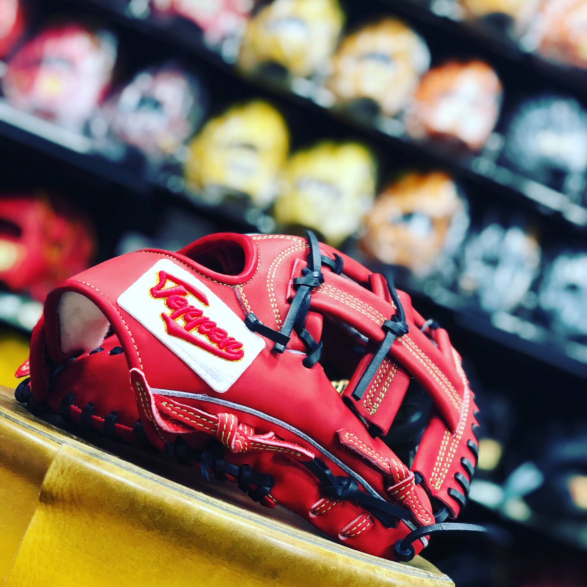 yakyudoikkyu's tweet photo. ⚾️
お久しぶりのてっぺんです‼️
入荷しました〜👍
ikkyu刻印入り🔥
当店のみですよ😘
・
是非店頭にてチェックしてみてください
御来店お待ちしております‼️ 
#野球堂一球 
#IKKYU
#Baseball
#野球
#Baseballshop
#野球専門店
#大阪
#野球好きと繋がりたい
#てっぺんグローブ
#てっぺん戦士 https://t.co/zJNLE67DjI