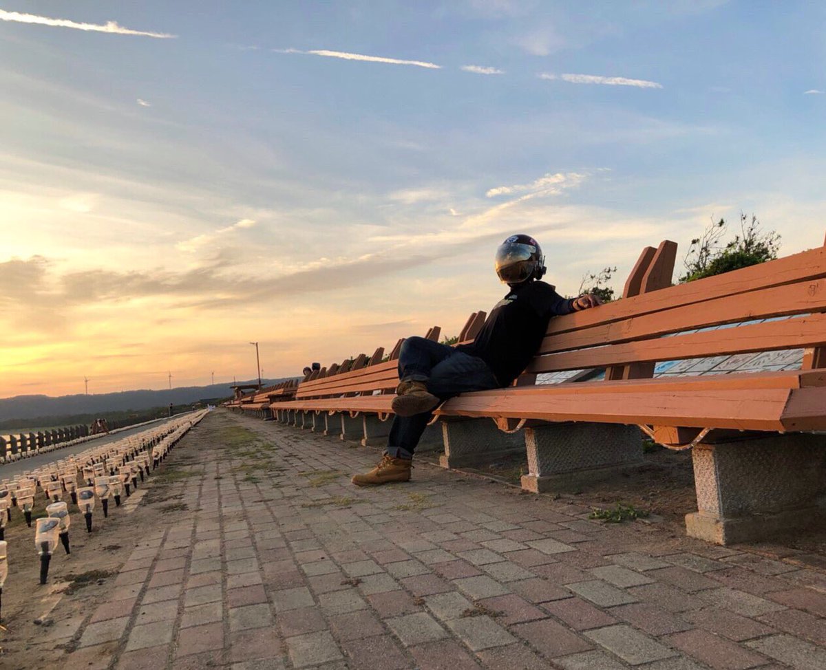 ojii_k's tweet photo. 友達と能登半島をまわってきましたわー。
旅以来だったので懐かしさを感じたね。走るの気持ち良すぎですわ！

この装備で結局2日間道の駅で寝たことはここだけの秘密ね

千里浜、千枚田、世界一長いベンチ、ドラえもん空き地 https://t.co/3TdhZmhQjX
