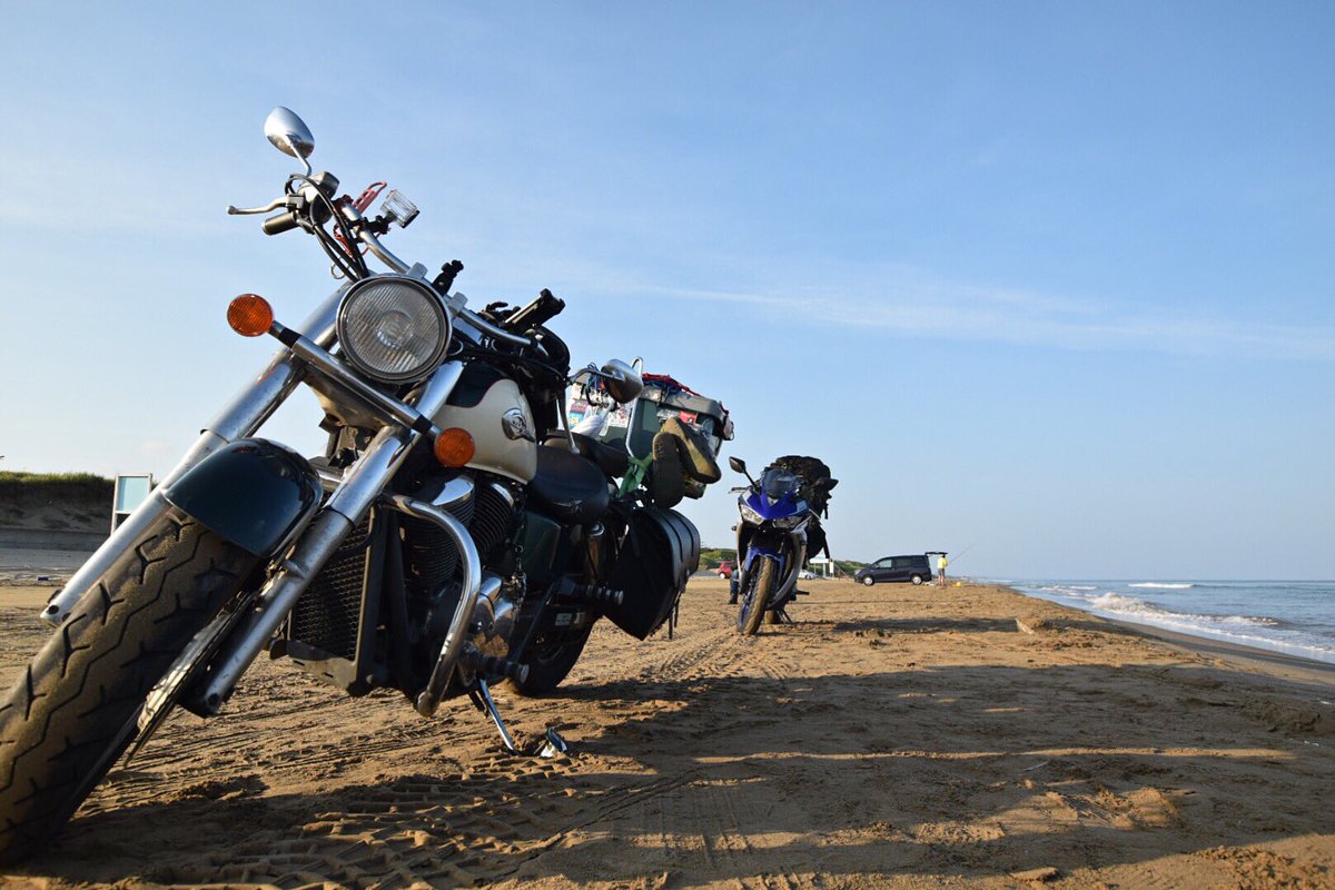 ojii_k's tweet photo. 友達と能登半島をまわってきましたわー。
旅以来だったので懐かしさを感じたね。走るの気持ち良すぎですわ！

この装備で結局2日間道の駅で寝たことはここだけの秘密ね

千里浜、千枚田、世界一長いベンチ、ドラえもん空き地 https://t.co/3TdhZmhQjX
