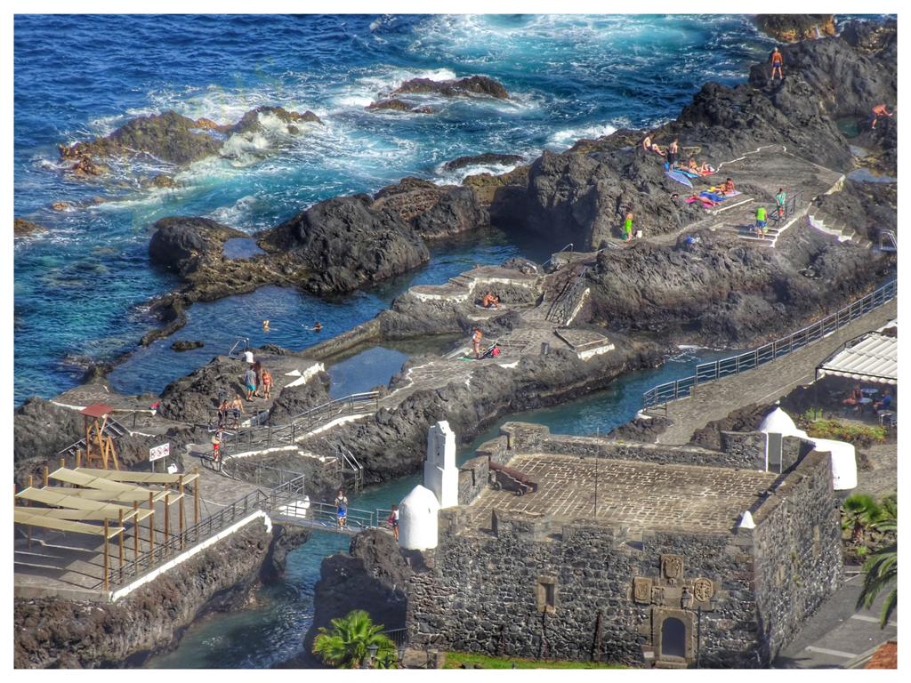 RodriguLemus's tweet photo. A VISTA DE DRON...piscinas naturales del caleton...GARACHICO...TENERIFE. https://t.co/Kza50yROaq