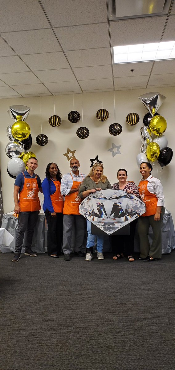 KennyPathak's tweet photo. Congrats to Janet and Dannie for winning their Diamond Award. Great job ladies!!! @lightinthewoods https://t.co/m76FLGKBnC