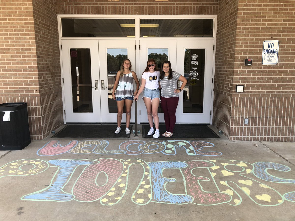 dancinag06's tweet photo. Thank you so much East View High School Sparklers for chalking our sidewalk!  We are so ready for an exciting new year!  @PickettPioneers @JacobDonnell3 @fredbrent06 @EastViewHS https://t.co/u20oz3JZ1f