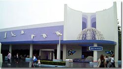 みつき アメリカンジャーニー サークルビジョン360 1986 1992 上のマジックカーペット世界一周と同時進行で行われた 360 スクリーンを使ったアトラクション 内容のメインはアメリカで アメリカの自然や文化が楽しめた 大迫力の川下りのシーンは特に