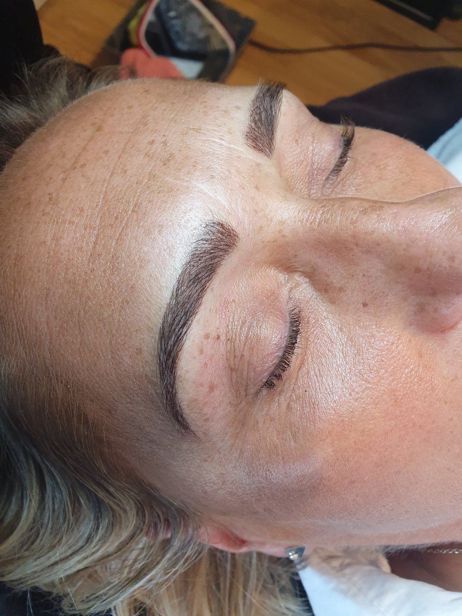 ObedientBeauty1's tweet photo. These beaut brows microbladed yesterday. Very happy client. Very happy me https://t.co/gtECOYOoHD