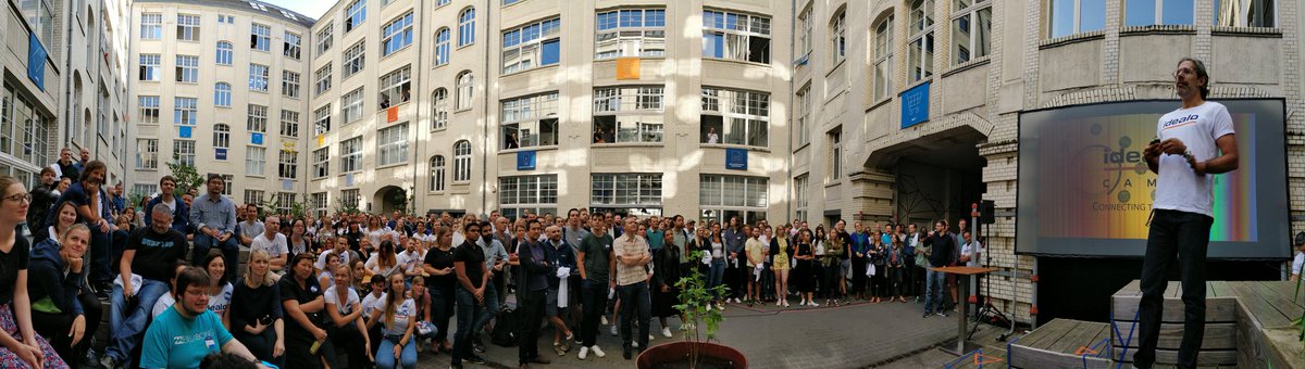 Heute ein sehr besonderer Tag bei <a href="/idealo_de/">idealo.de</a>. Wie jedes Jahr veranstalten wir das #idealocamp. Es geht um Strategie, internes Netzwerken und neue Impulse. 800 idealos machen mit. #idealolife #Ecommerce #NewWork #idealo