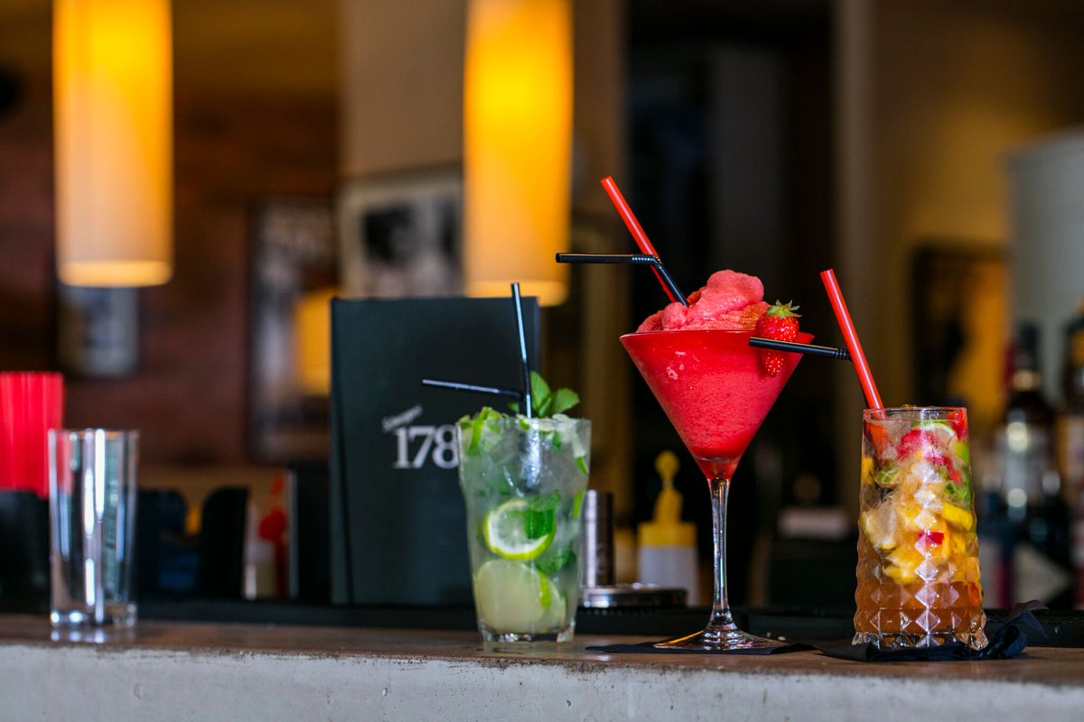 BelluccisD4's tweet photo. Mid-week cocktails are always a good idea 😉 https://t.co/BF3yCy9Y8Y