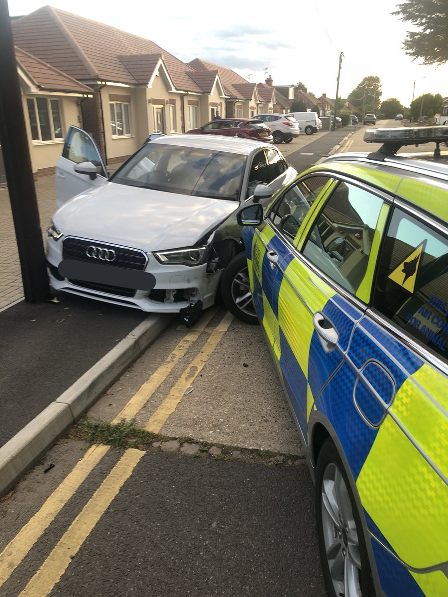 danoconnellsc's tweet photo. Last night I crewed with @EPDogSection  #PDCarter &amp; handler,a 🚗 involved in several burglaries in #Benfleet #Fobbing and #Grays was found by us in #SthOckendon. 🚗 tried to flee,and was stopped. 4 decamped and 2 arrested,1 detained by 🐕.Veh stolen in burglary from @kent_police https://t.co/cnqGTDzrp6