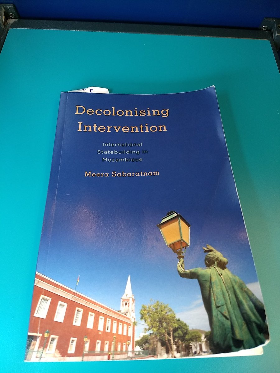 WimSchalenbourg's tweet photo. Finished #DecolonisingIntervention, a powerful analysis of the colonial character of international relations leading to the failure to contribute to effective statebuilding. @MeeraSabaratnam would love to apply this to Belgian intervention in Burkina. Thanks @o_rutazibwa. https://t.co/2GNcSrbPU2