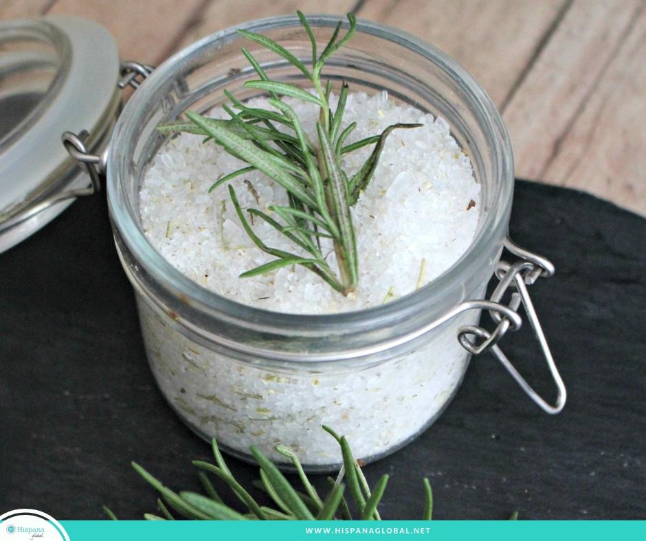 Here's how to make these rosemary and chamomile de...