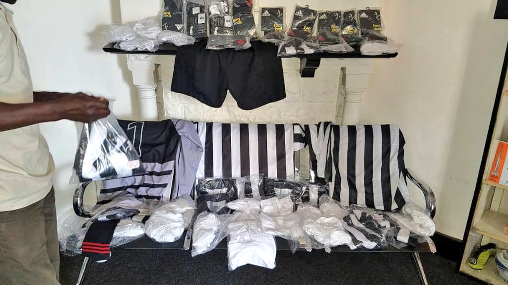 HighlanderBosso's tweet photo. We're glad to unveil the new kit for Bosso 90 presented to the club by the Dumisani Foundation.
The kit is the second from the foundation in two years for our juniors, and is a result of continuous conversations between the Club and the Foundation. https://t.co/zO6QroDDZL