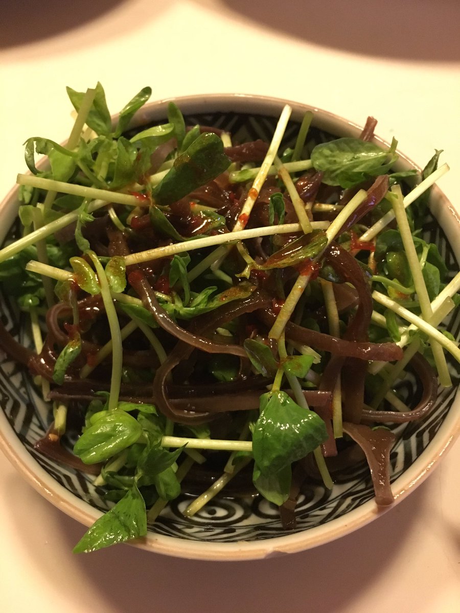 orbittokinowa03's tweet photo. 豆苗とキクラゲのサラダです。
ごま油にお醤油と豆板醤に少し砂糖を入れてあります。
あとポテトフライとエリンギ炒め。
沢山作りすぎたので、明日も同じ物を食べます☺️
#ヴィーガン #ビーガン #vegan https://t.co/nnKfA3lyfn