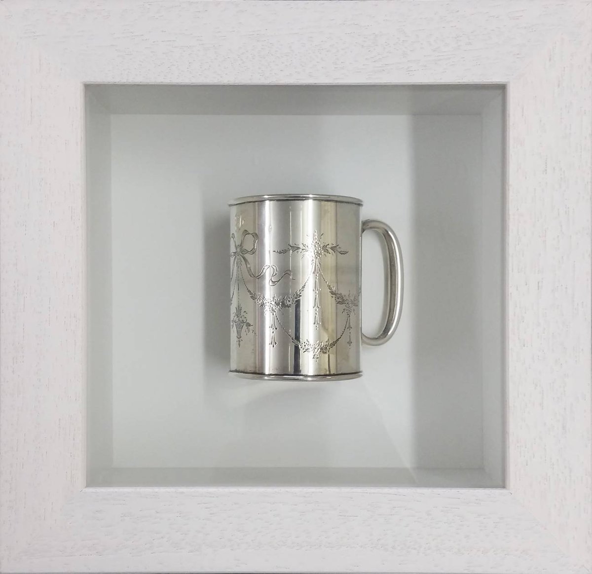 easyframeUK's tweet photo. Nice and simple but this tankard looks great framed in a @4wallsbyLJUK moulding and mounted in white. If you have an item that requires framing then pop it along to #Easyframe in #Kempston #Bedford #custommadeframes #pictureframing #framing #whiteframes #customframes https://t.co/qf6NWqV4F9