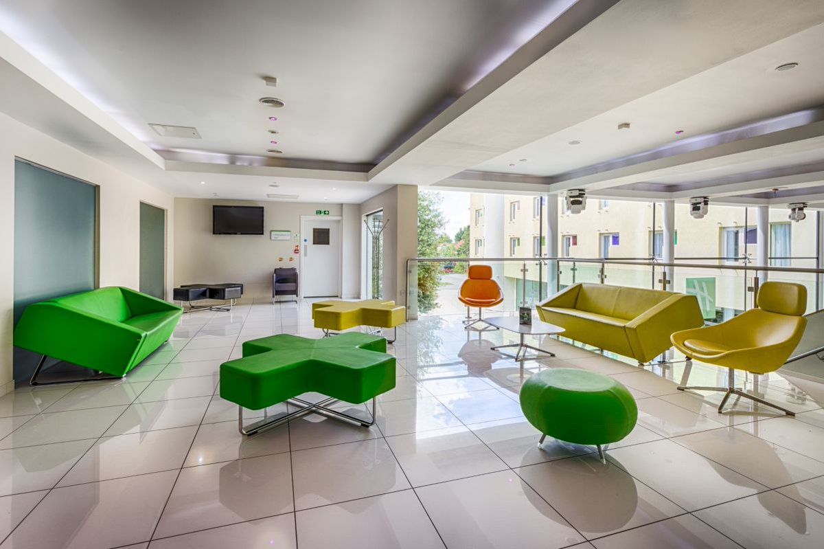 HolidayInnSitt1's tweet photo. Holiday Inn Sittingbourne
Great break out space for corporates attending a conference, meeting or event. Perfect too for companies looking to meet up with clients outside the office for a 1 -1 meeting. #businessgrowth #events #conferences #training #freeparking #freewifi https://t.co/A2Uwg109NQ