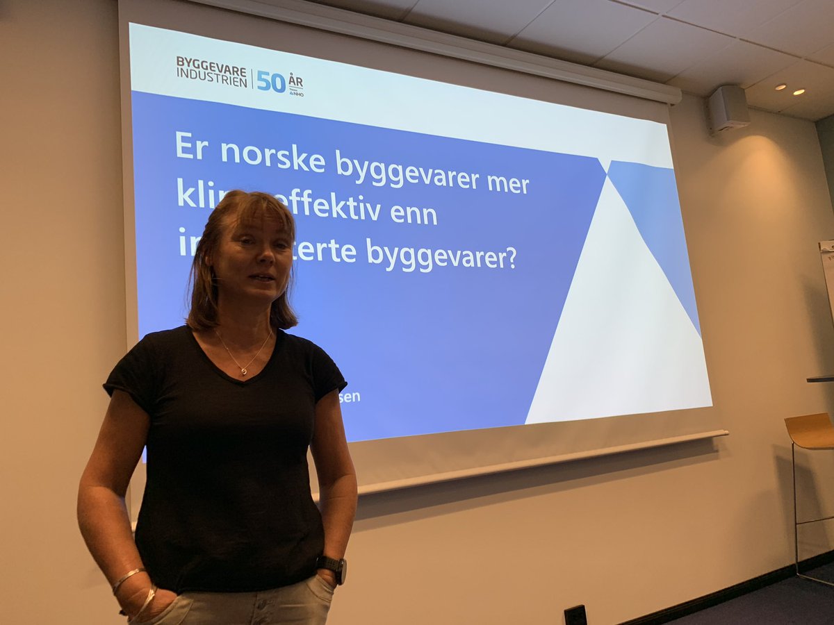 miljomona's tweet photo. Norske  byggevarer er i hovedsak mer klimaeffektive enn importerte byggevarer antyder Trine Dyrstad Pettersen i Byggevareindustrien #byggevarer #byggenæringen #arendalsuka https://t.co/K4NjSpLEid