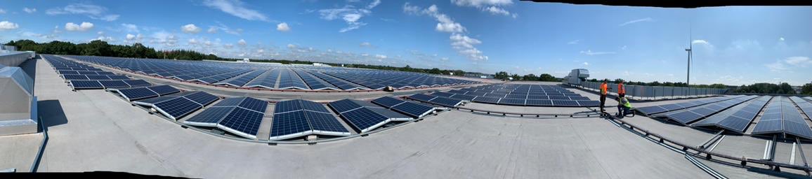 HVBMVastgoed's tweet photo. 50% klaar! Op naar in totaal 10.000 panelen op het dak van het nieuwe e-commerce DC van @IngramMicroNL @deBijenkorf #Tilburg https://t.co/wKtvfD1qZm