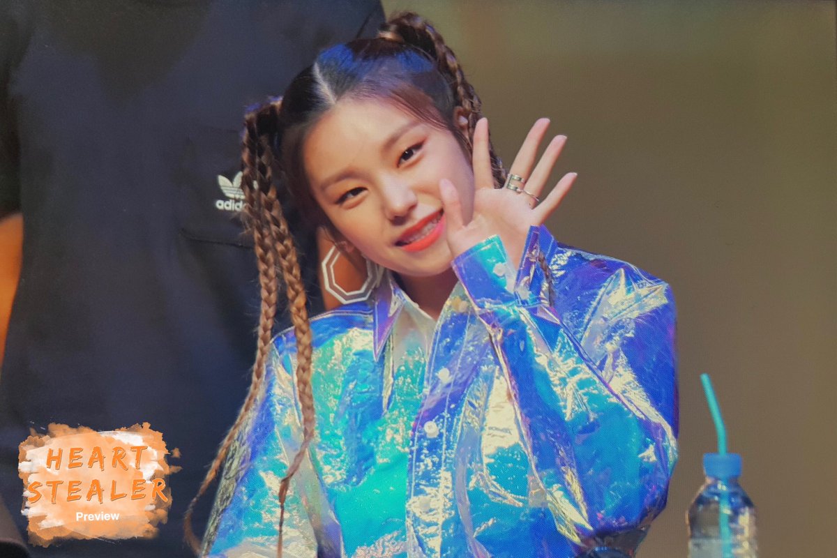 HeartStealer526's tweet photo. 190814 용산사인회 프리뷰 

#YEJI #예지 #황예지

#ITZY #있지
#ITzICY
#ITZY_COMEBACK https://t.co/PixDnyt44X