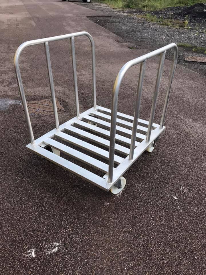snp_ltd's tweet photo. Heavy duty Carcass trolley for sale, excellent condition, bargain price £380...... Happy Wednesday 👍 #heavyduty #excellentcondition #workhorse https://t.co/22JcqvqG9R