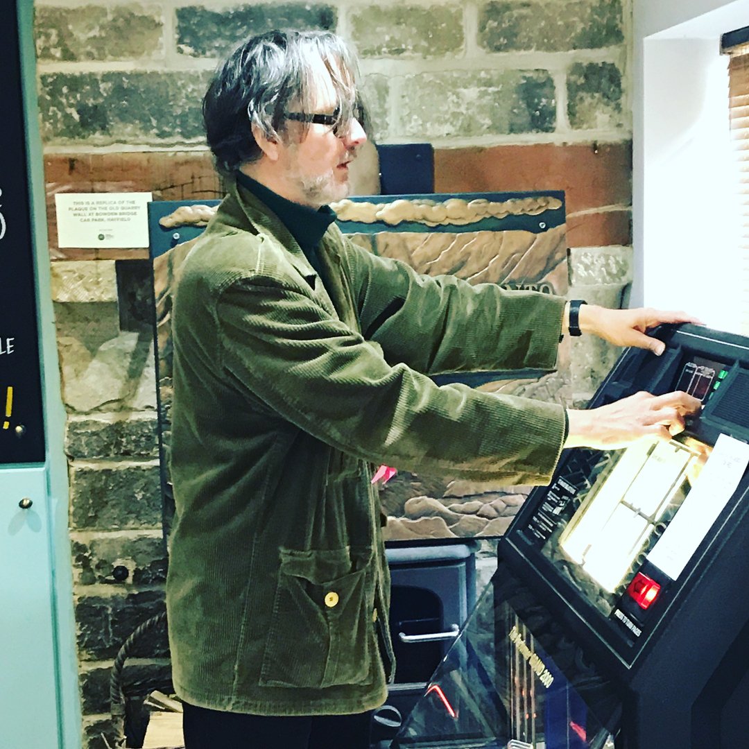 BBCRadio3's tweet image. "Be kinder to Kinder!" 🎶 🐦 ⛰ 
@elizabethalker joins Jarvis Cocker for protest songs (and birdsong) on a new art trail in the #PeakDistrict: bbc.in/31NfI67