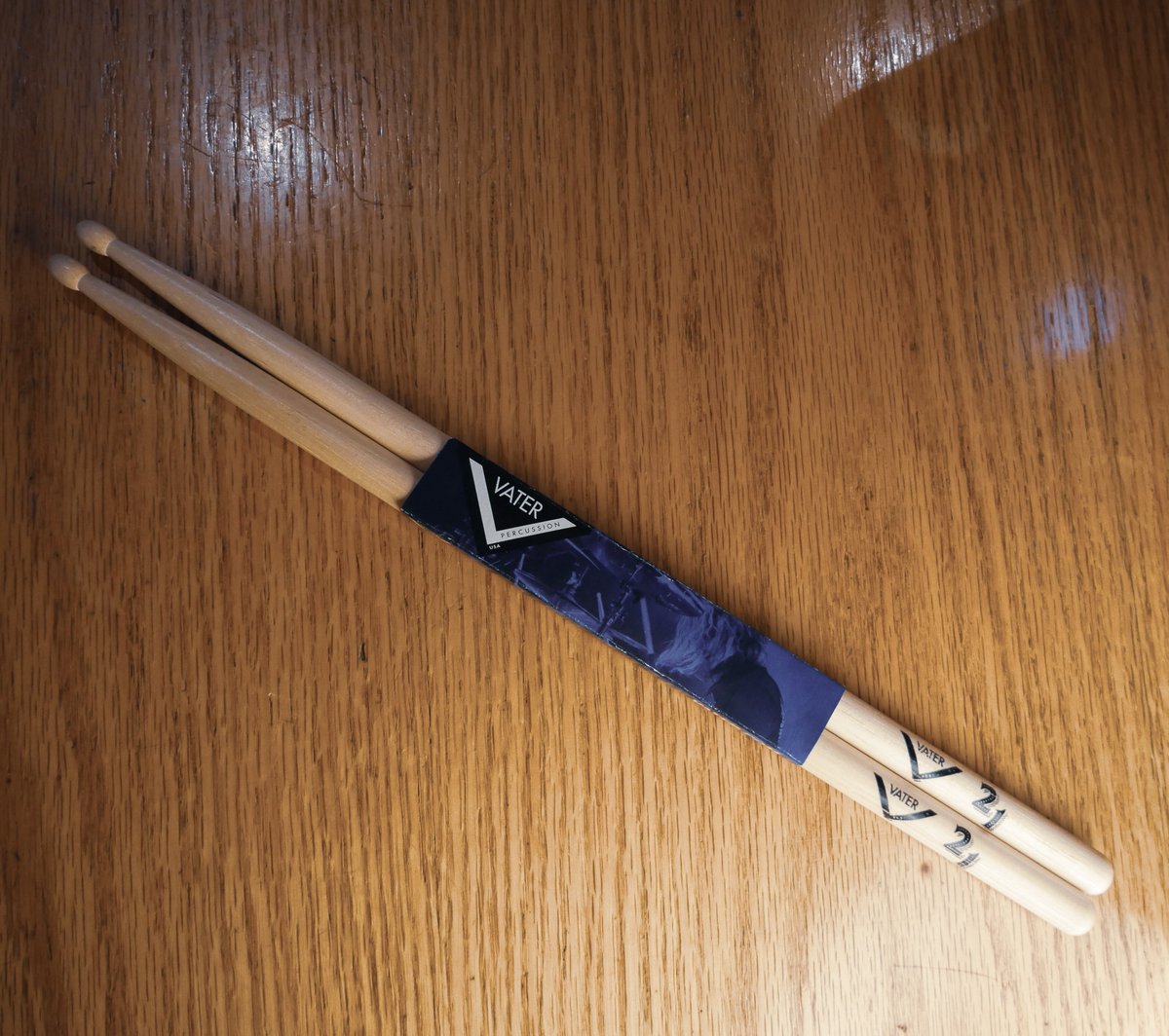 MusicMakerEire's tweet photo. All of our campers arrived at @grouselodge with their own custom @VaterDrumsticks 21 Drums sticks! A massive thank you to Vater for sorting everyone out with such a cool gift!
#21drums https://t.co/OggyZVUMKQ