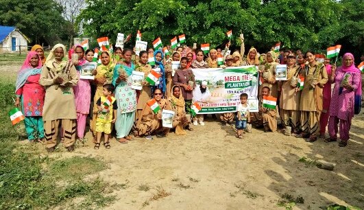 roohani_ishq's tweet photo. Inspired by Saint Dr. @Gurmeetramrahim
Ji 's Teachings ,Our Way to celebrate😍😍 our Guru Murshid E Kamil's Birthday'🎂 ,👇 #PlantATreeGetOxygenFree
#SelfieWithTree
#JoinHandsForTreePlantation
Lets join😍😍
Mega Tree🎄🎄 Plantation💕 Drive started by Dera Sacha Sauda https://t.co/4TGVusyA4a