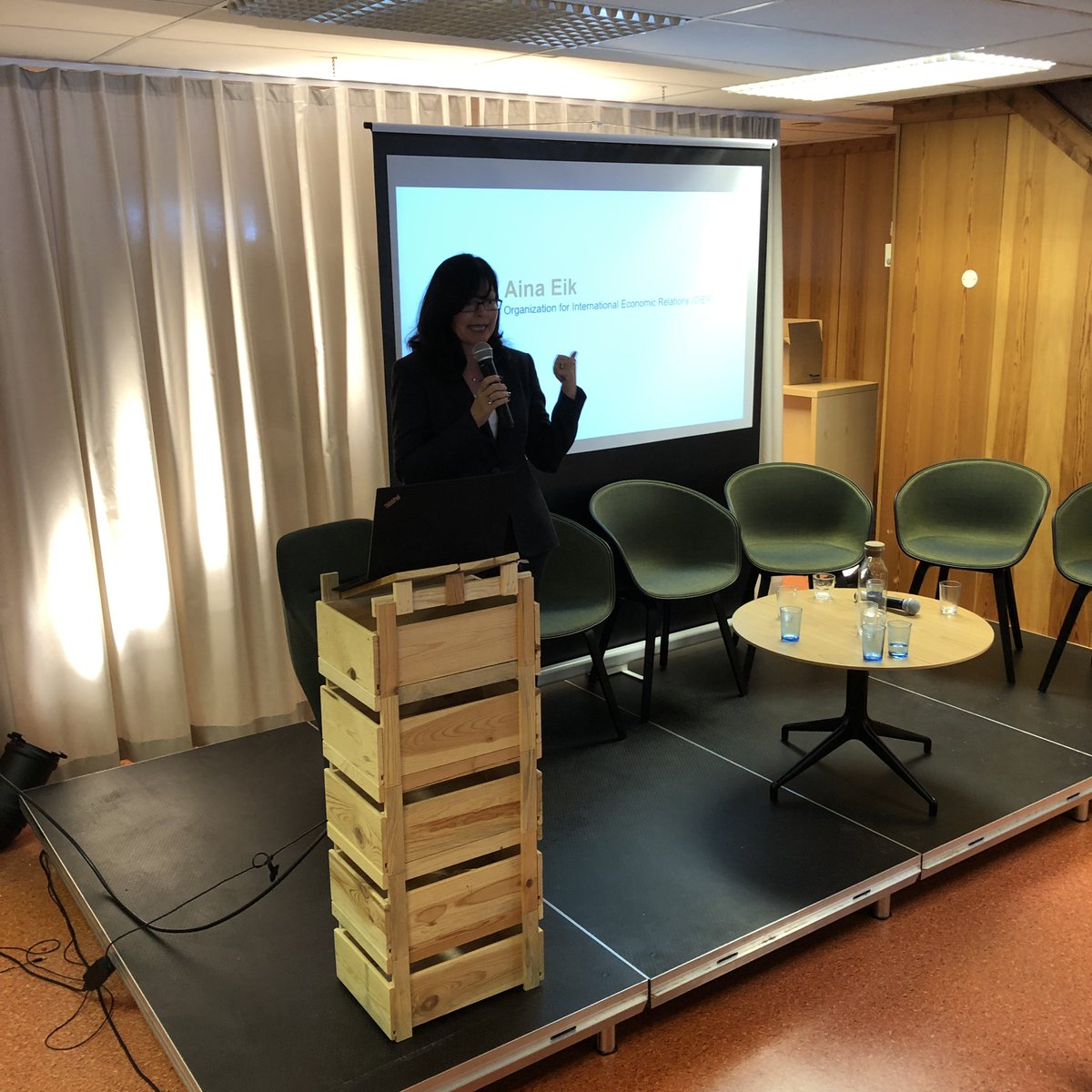 ChrisMacCormaic's tweet image. Nasjonal veikart for #smarte og #bærekraftige byer og lokalsamfunn er lansert og siste ord går til @KariAinaEik 
«Det er ingen smartby uten bærekraftig by.»
@doganorway @nordicedgeexpo #Smartbyene