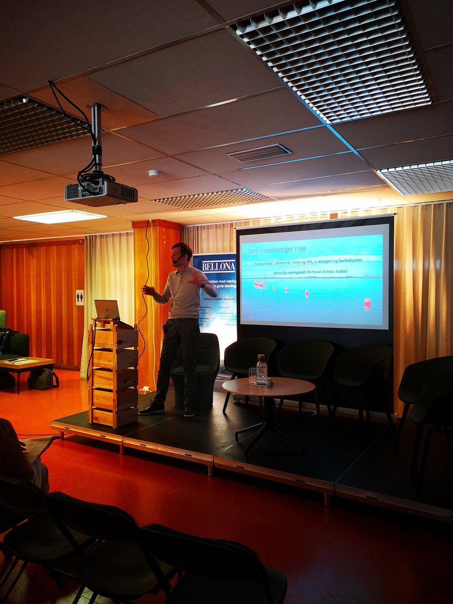 thomasroed's tweet photo. Ole Jacob Borch fra @SINTEF viser oss det store potensialet vi har for å dyrke tare langs kysten vår på @Bellona_no tareevent under @arendalsuka Kan vi skape et tareeventyr i Norge? Vi forsøker! #oceanforest https://t.co/pbOyZcOJyp