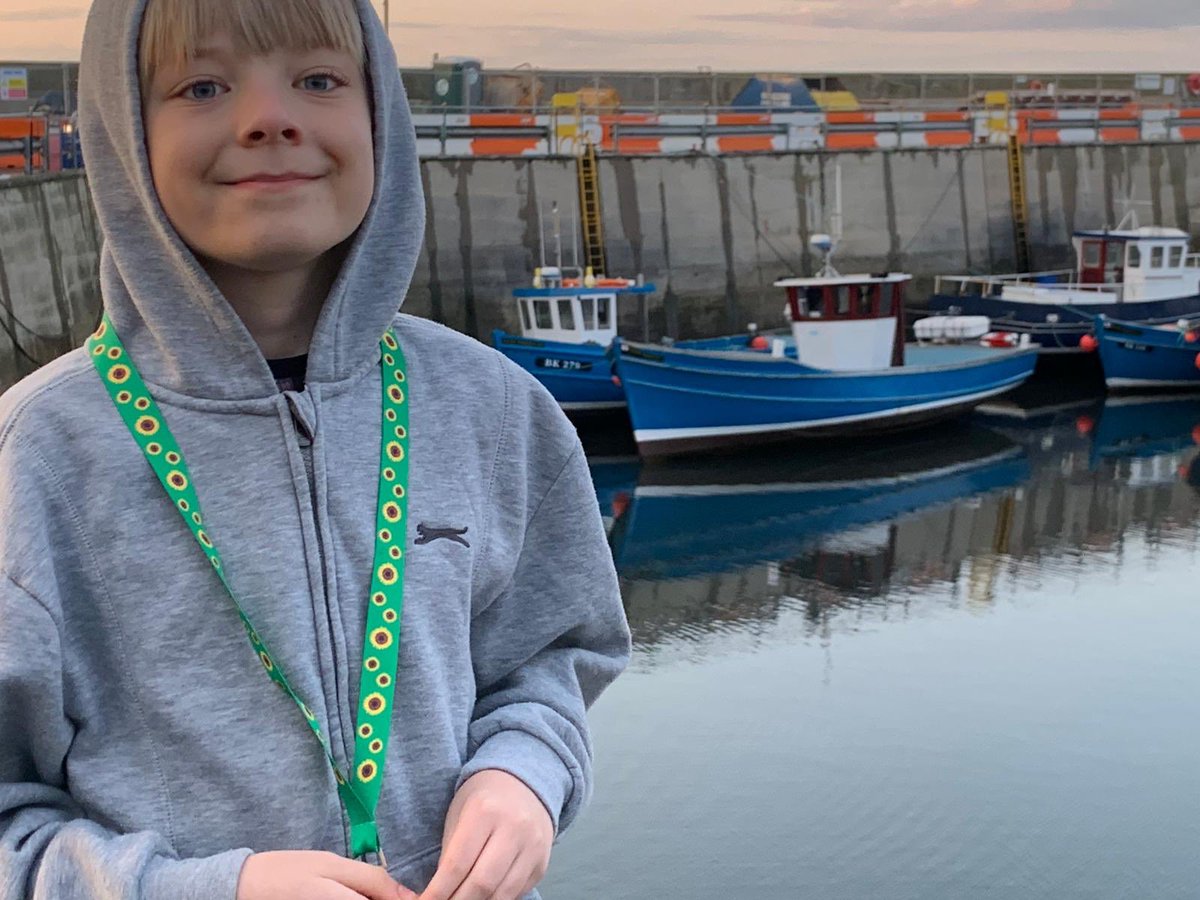KenziKj's tweet photo. Wearing my sunflower lanyard today whilst walking round the harbour. Hope you enjoyed my cbbc appearance today! #hiddendisability #sunflowerlanyard #Autism #Awareness #education #acceptanceiscool #AutismAwareness #kenzi https://t.co/npofs0TVT3