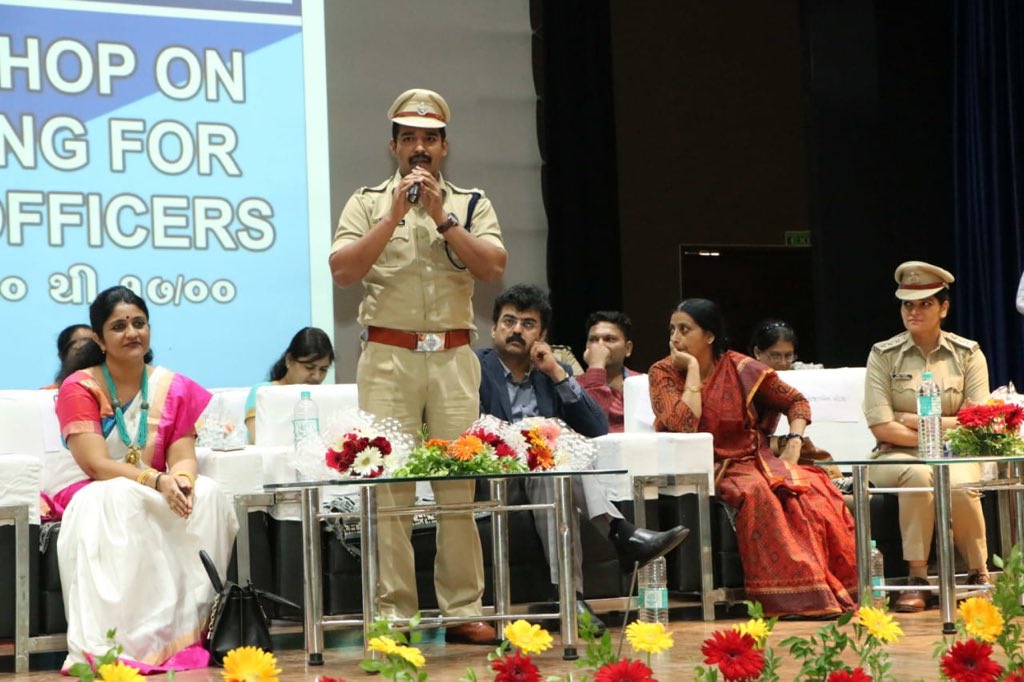 CyberCell_SK's tweet photo. Cyber Crime Awareness Seminar at Himatnagar Town Hall 
#BeCyberSafe #CyberSafeIndia 
@SPSabarkantha @SPMehsana @SP_Arvalli @hit_dhandhalya @CyberCell_SK @CyberDost @Psi_S_N https://t.co/kABRxNFuAb