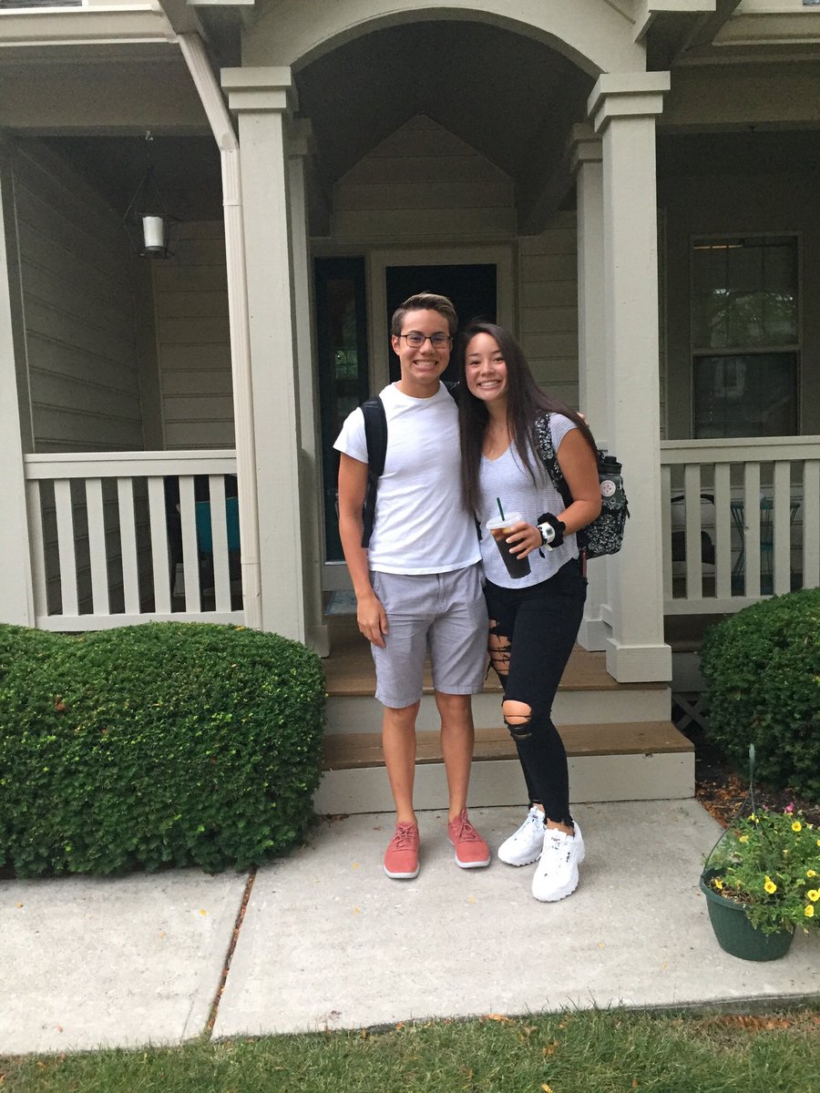 kenosh15's tweet photo. A senior and a sophomore.  Can we go back in time?!  @LOshida @bswimsfreestyle @KaiaOshida #DCSDay1 https://t.co/wRhPsnnack