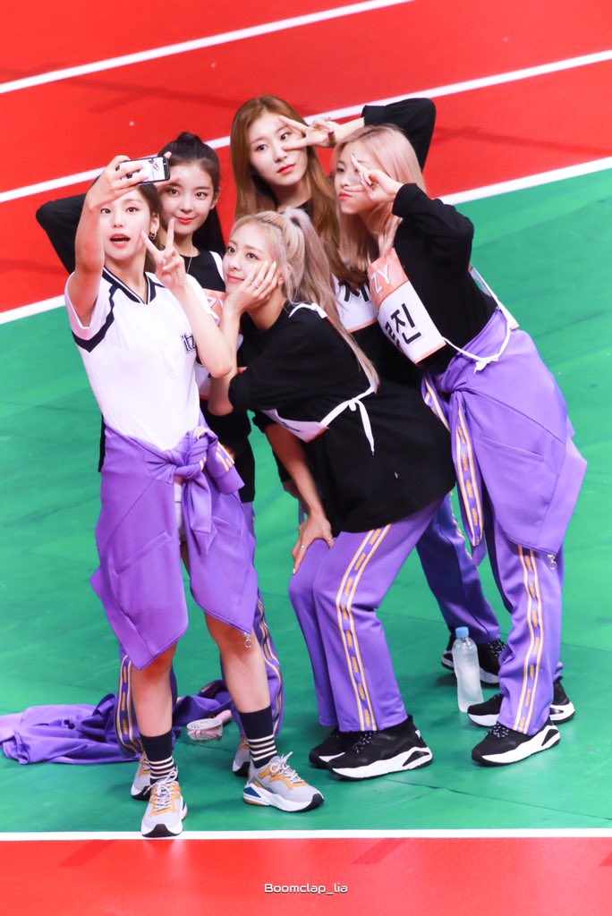 Boomclap_lia's tweet photo. 190812 아육대
💜💜💜💜💜
#ITZY #있지 #예지 #리아 #류진 #채령 #유나 https://t.co/qQPWG3dzOm