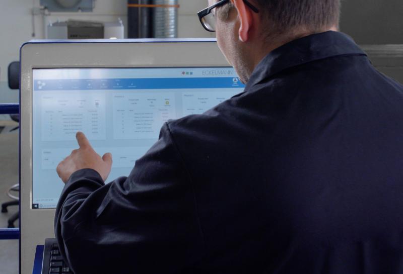 industryarena's tweet photo. Machine Management System: @Eckelmann_AG zeigt auf der  @EMO_HANNOVER (Halle 9, Stand E72) eine innovative Lösung für das digitale Shopfloor Management. Live-Demo mit smarter Mini-Fabrik am Stand.  https://t.co/yFRtaoT4g0 https://t.co/Wl4xdf7gTm