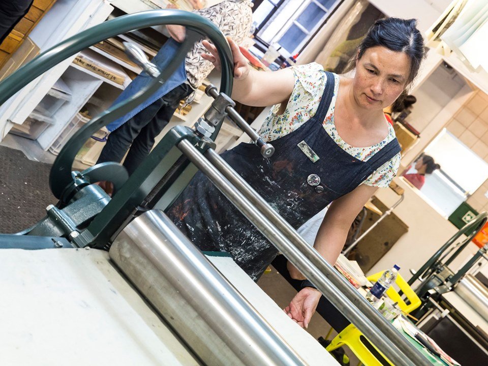ArtAcademy's tweet photo. Last chance for summer art courses! We've still got space available on courses taking place over the next couple of weeks - highlights include Portrait Sculpture Masterclass, Pewter Casting, Multiplate Woodcut, Sculpture for All, Life Drawing &amp; more: https://t.co/d4eaBh1GZb https://t.co/K89QlLxOaW