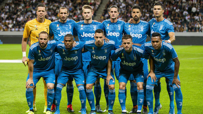 TifosiBN's tweet photo. #VillarPerosa, tutto esaurito. #Appuntamento #tradizionale del 14 agosto: l'anno scorso il #paese fu blindato per l'arrivo di #CristianoRonaldo 🦓❤️⚪️⚫️➡️ https://t.co/ISex8XrUhh
#Juventus #JuveA #JuveB #JuventusPrimavera  #SkySport #AndreaAgnelli #JohnElkann #TifosiBianconericom https://t.co/iKVjmy3hlV