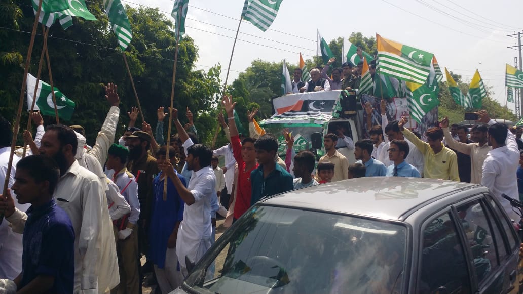 Nankana Sahib. Today on #IndependenceDay Federal Minister for Interior Brigadier Ijaz Ahmad Shah and DC Nankana led a rally in the district celebrating #IndependenceDay2019 and expressing solidarity with Kashmir.
<a href="/GOPunjabPK/">GoP South Punjab</a> <a href="/GovtPunjabPK/">Govt Punjab PK</a>