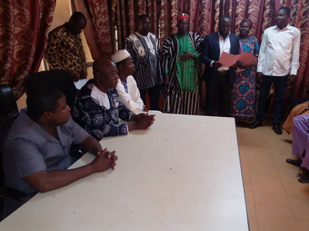 EqualBF's tweet photo. Dans le cadre de #Voix2Paix, la coalition des OSC pour la promotion de la #Paix de l'Arrondissement 11 de #Ouagadougou tient une rencontre de plaidoyer ce jour 14 août 2019 pour convaincre les autorités à doter l'Arrondissement 11 d'un commissariat de police. #PAIXauLiptakoGourma https://t.co/O1T0BqZyBx
